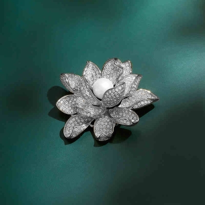 Brož s perlou a zirkony Lotus White - lotosový květ