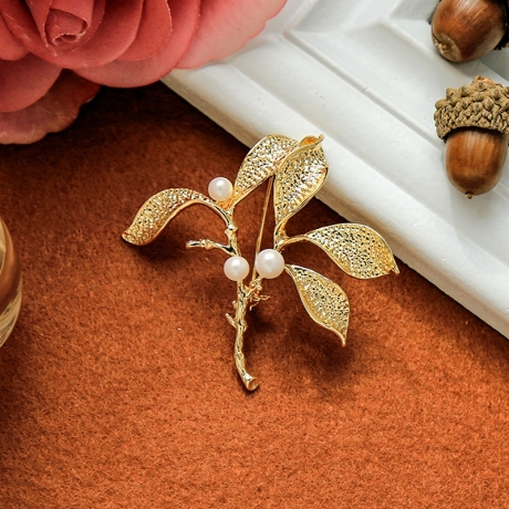 Brož s perlou Analia - květina