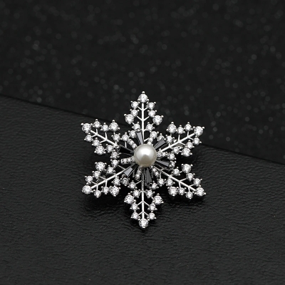 Vánoční brož Swarovski Elements Desireé - sněhová vločka