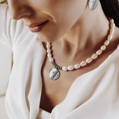 Perlový náhrdelník s ocelovým medailonem Lusia - chirurgická ocel