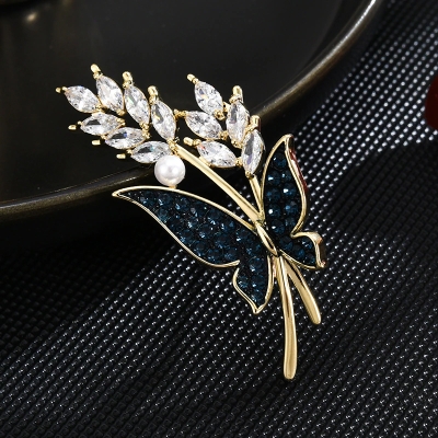 Luxusní brož Swarovski Elements Dita Gold - motýl, perla