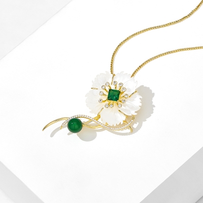 Luxusní smaragdová brož Swarovski Elements Noa - květina, perleť