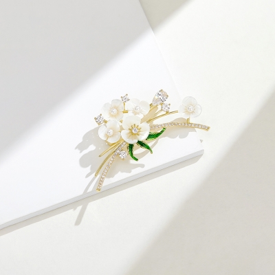 Luxusní perleťová brož se zirkony Anastacia- květina