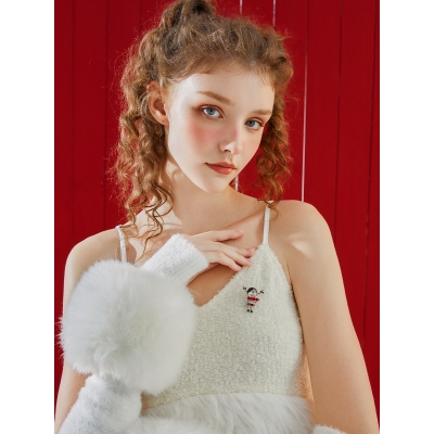 Roztomilá dívčí brož Dívka ve svetru - ručně malovaná