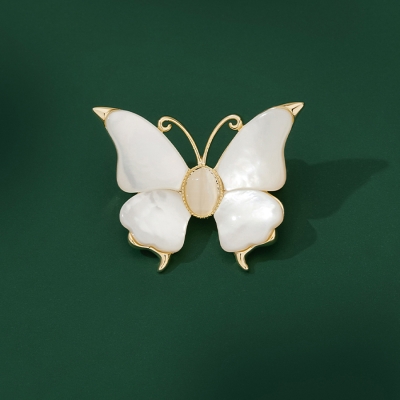 Perleťová brož s opálem Pietra - motýl