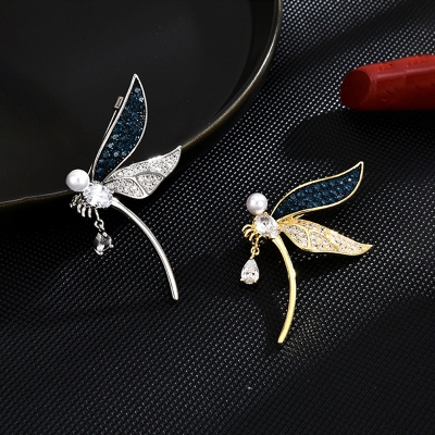 Luxusní brož s perlou a zirkony Magdalena Gold - vážka