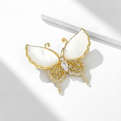 Elegantní brož v podobě motýlu