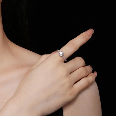 Stříbrný prsten Tania 0,5 ct MOISSANITE + CERTIFIKÁT
